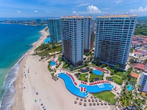 Common areas and pool at Grand Venetian in Puerto Vallarta’s Hotel Zone