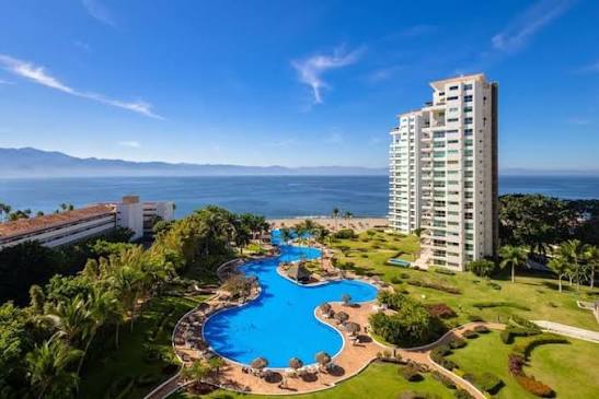 Gardens and beach access at Shangri-La in Marina Vallarta
